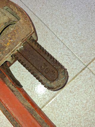 Lote 39. Llave grifa 36"