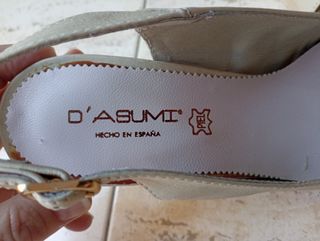Tacones beige con flor D'Asumi T37 REBAJADO