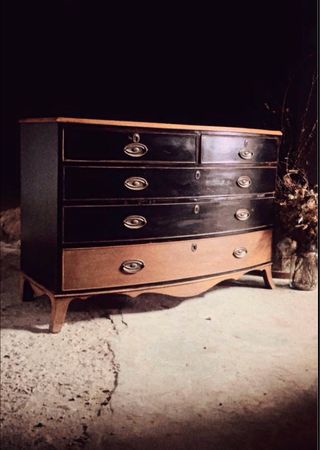 Cassettiera inglese del XVIII secolo, credenza.
