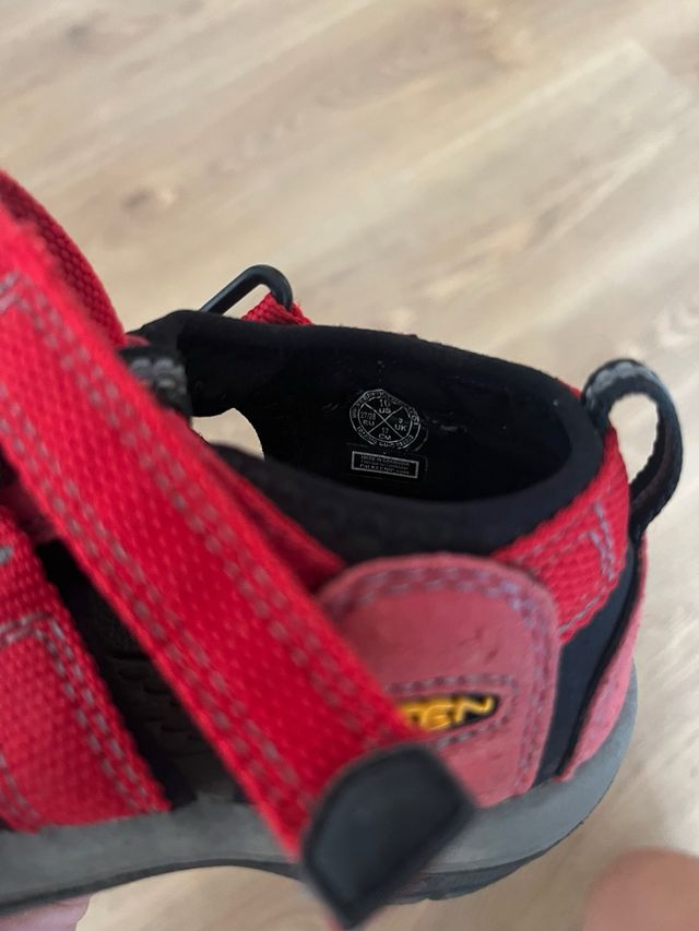 Sandalias KEEN niño talla 27/28.