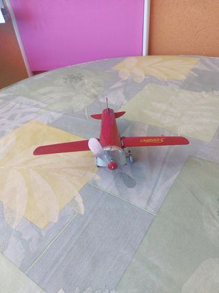 Aereo antico in latta rossa