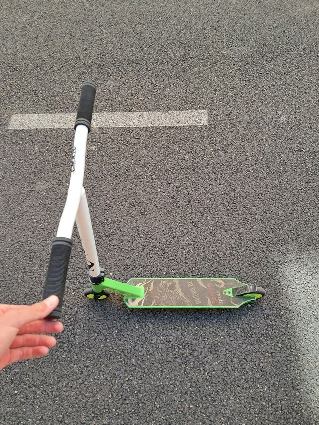 Addoit scooter verde e branco