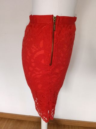 Falda roja Pull&Bear talla M