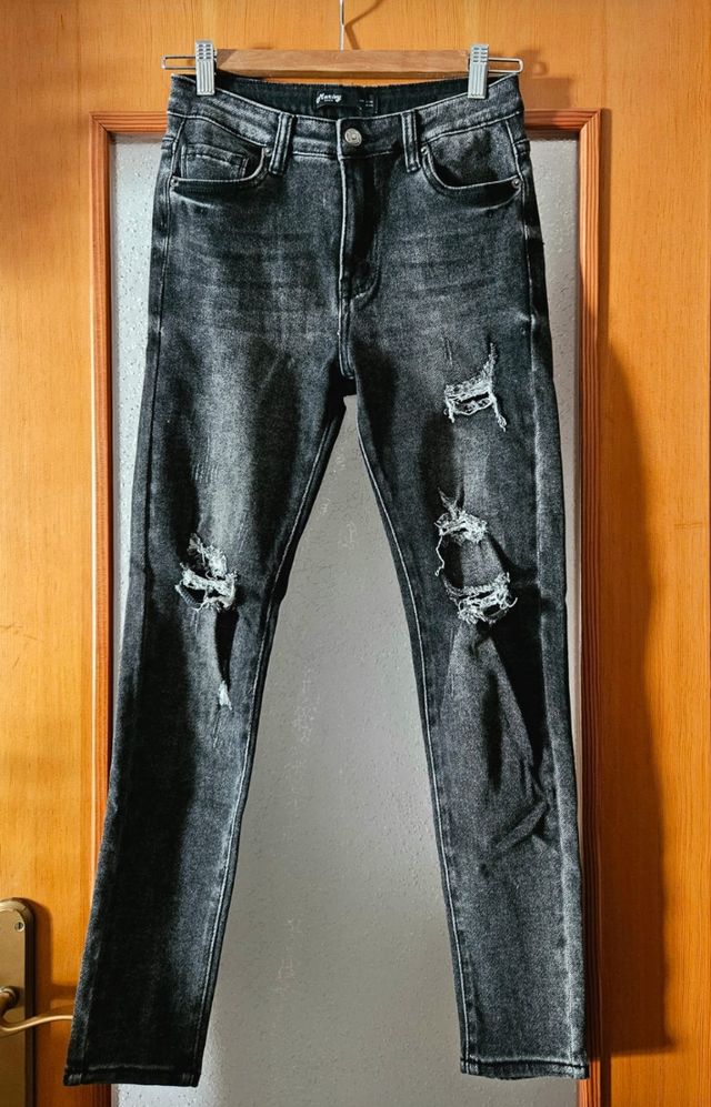 Vaqueros negros rotos skinny