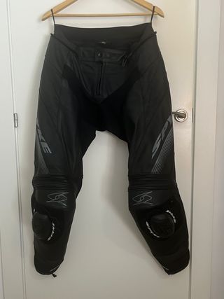 Espectacular Mono moto Spyke piel negro talla 48