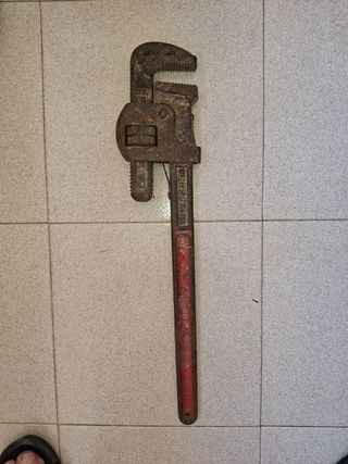 Lote 42. Grifa 24" acero