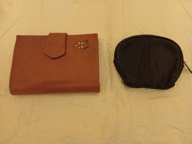 2 Monederos: Marrón y Negro