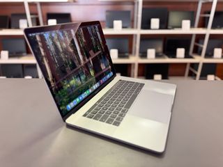 MacBook Pro i7 / 16 Gb con GARANTIA