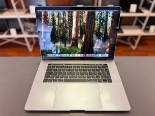 MacBook Pro i7 / 16 Gb con GARANTIA