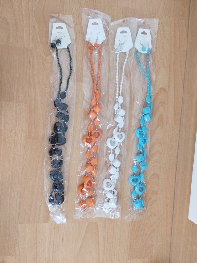 Lote 2 Collares y pendientes a juego