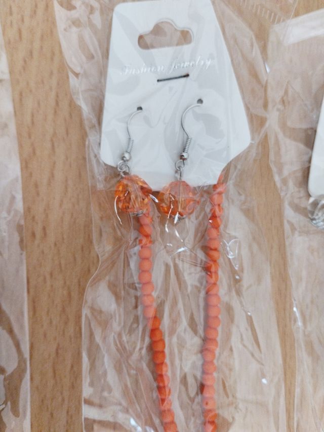 Lote 2 Collares y pendientes a juego