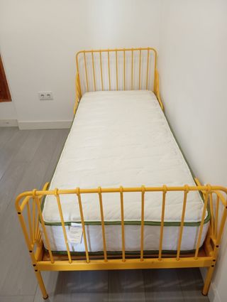 Cama infantil IKEA extensible amarilla