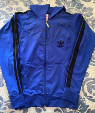 Chaqueta Adidas chica  ajustada  azul con capucha