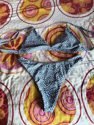 Bikini gris y blanco