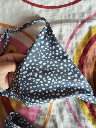 Bikini gris y blanco