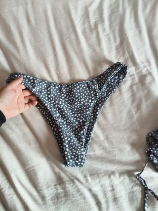Bikini gris y blanco