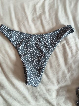 Bikini gris y blanco