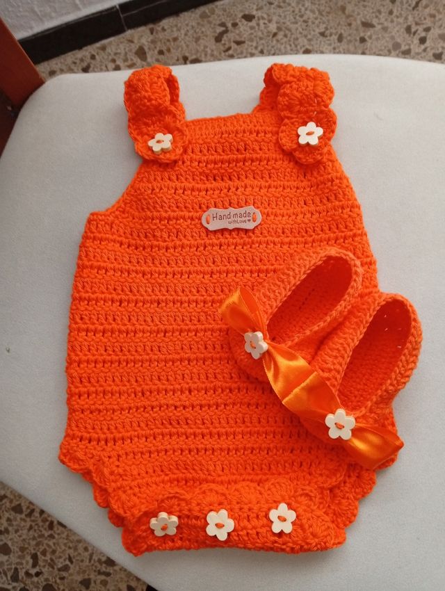 Pelele bebé crochet naranja
