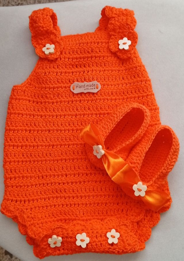 Pelele bebé crochet naranja
