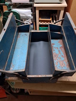 Caja herramientas vintage azul