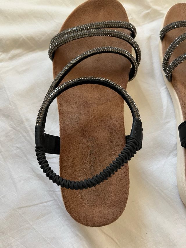 Sandalias negras con brillantes