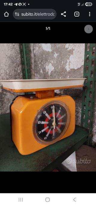 Bilancia analogica vintage arancione