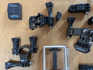 GoPro HERO3 + mando + muchos accesorios