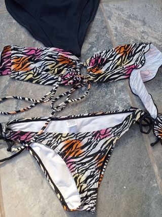 Bañadores rayas y lisos