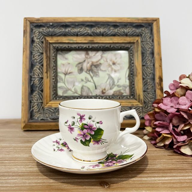 Copo e prato em porcelana Rose of England.