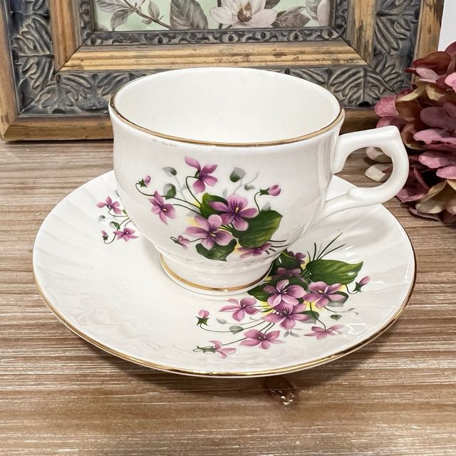 Copo e prato em porcelana Rose of England.