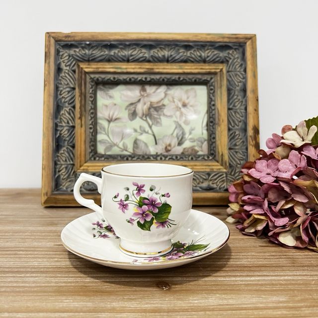 Copo e prato em porcelana Rose of England.