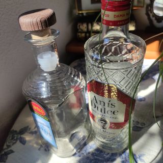 2 bottiglie di anice retrò e vinaccia