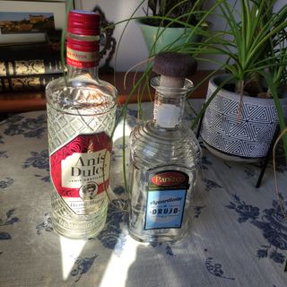 2 bottiglie di anice retrò e vinaccia