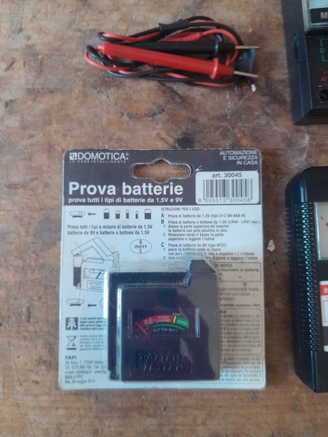 Misuratori per voltaggio e caricabatterie