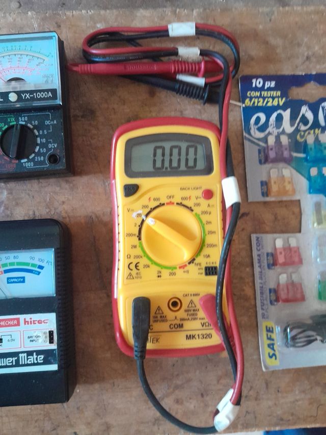 Misuratori per voltaggio e caricabatterie