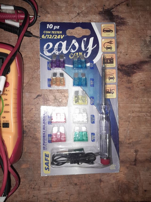 Misuratori per voltaggio e caricabatterie