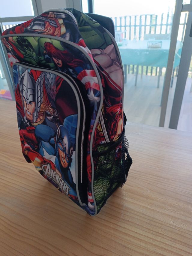 Mochila escolar Avengers ruedas pequeña