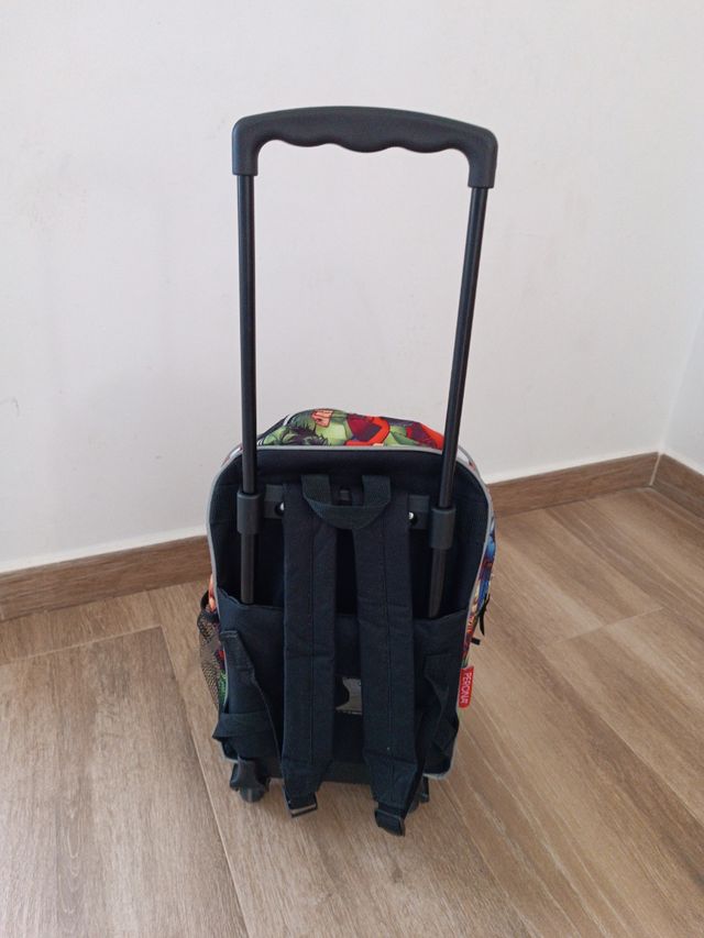 Mochila escolar Avengers ruedas pequeña