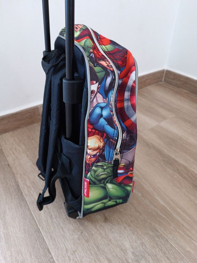 Mochila escolar Avengers ruedas pequeña