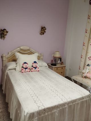 Dormitorio completo beige con cama 1.50m