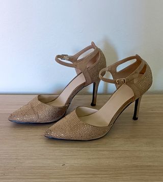 Zapatos fiesta beige con brillo