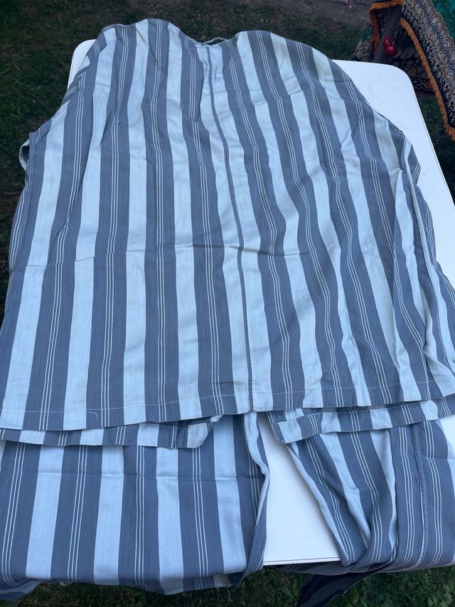 Pigiama da uomo a righe grigie blu