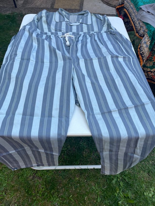 Pigiama da uomo a righe grigie blu