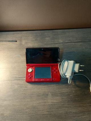 Nintendo 3DS roja -Cargador