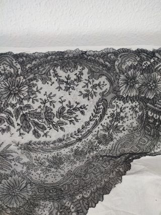 Mantilla encaje negro antiguo