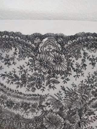 Mantilla encaje negro antiguo