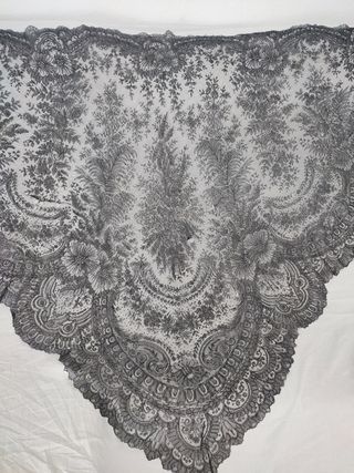 Mantilla encaje negro antiguo