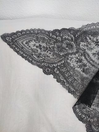 Mantilla encaje negro antiguo