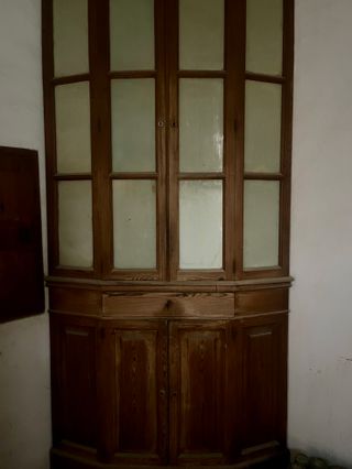 Mueble rinconera antiguo de madera