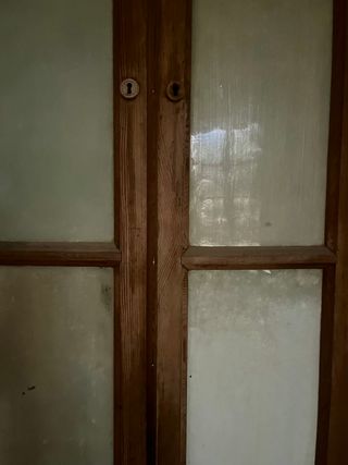Mueble rinconera antiguo de madera